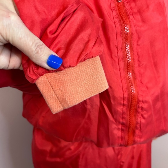 Details Express women’s small windsuit. Jogger type pants & zip up jacket - Picture 3 of 9